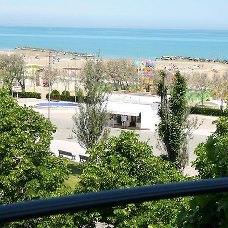 Hotel De La Plage Римини Екстериор снимка