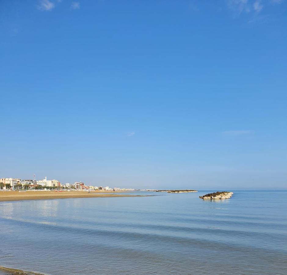 Hotel De La Plage Римини Екстериор снимка