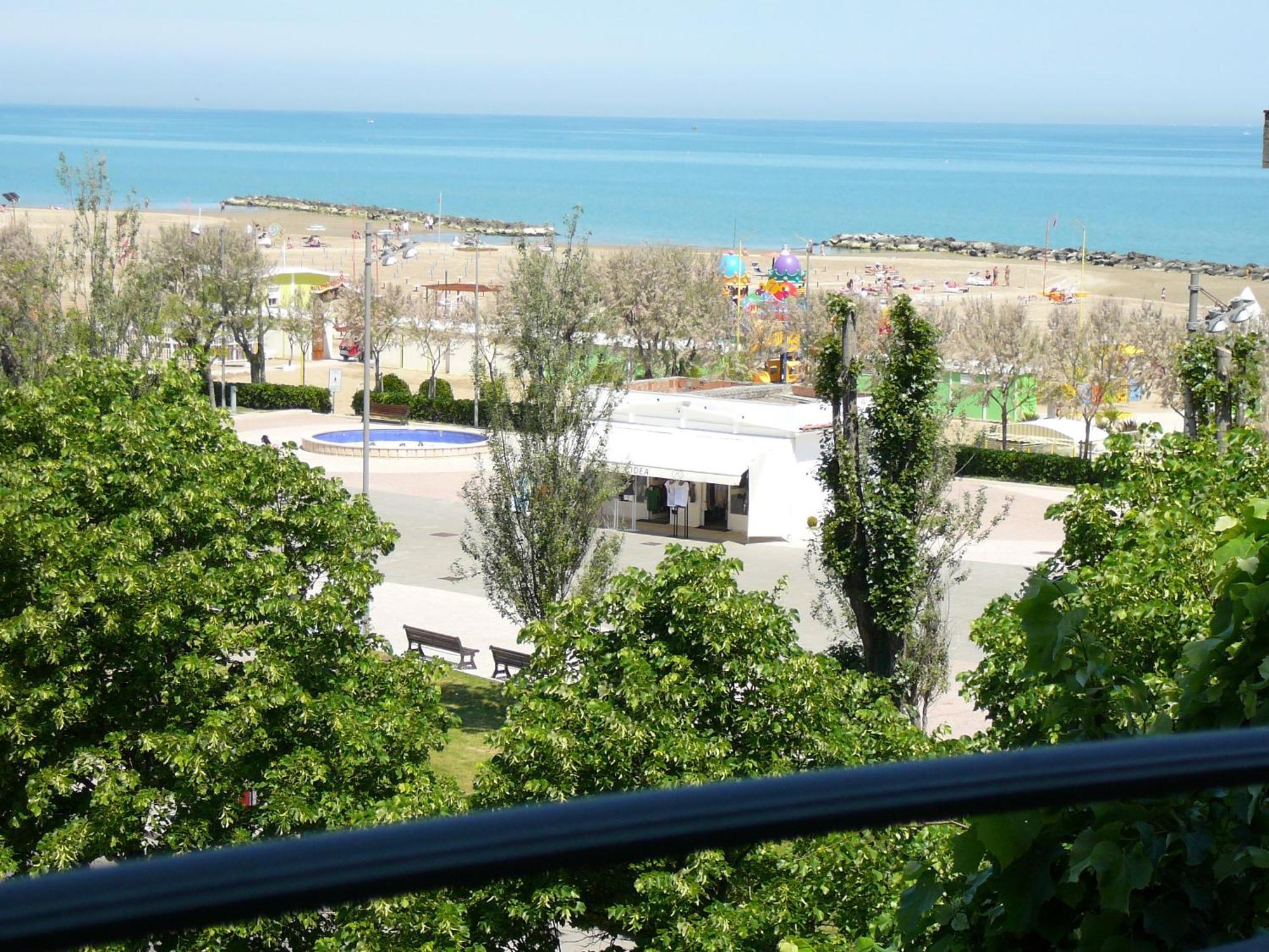 Hotel De La Plage Римини Екстериор снимка