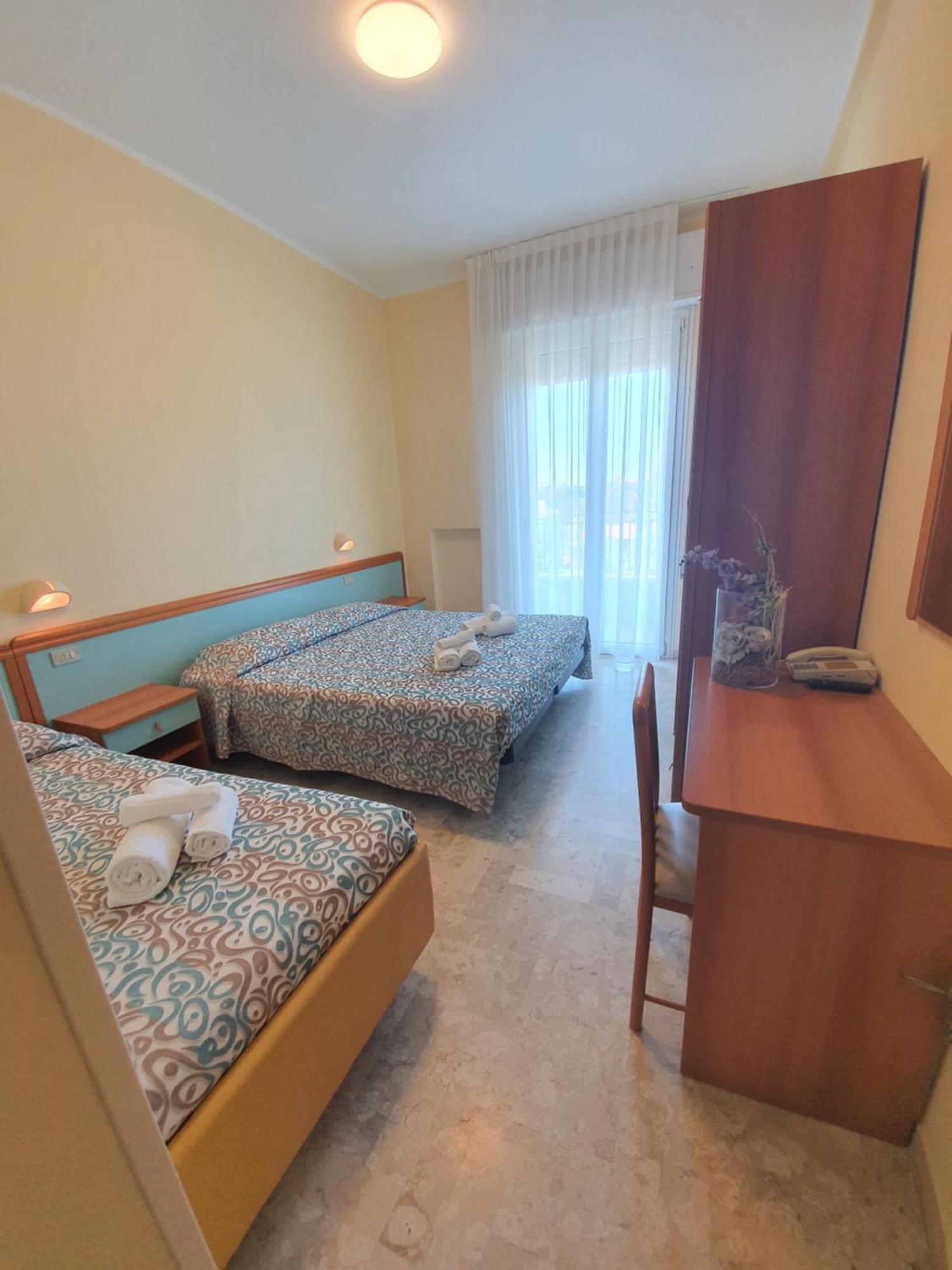 Hotel De La Plage Римини Екстериор снимка