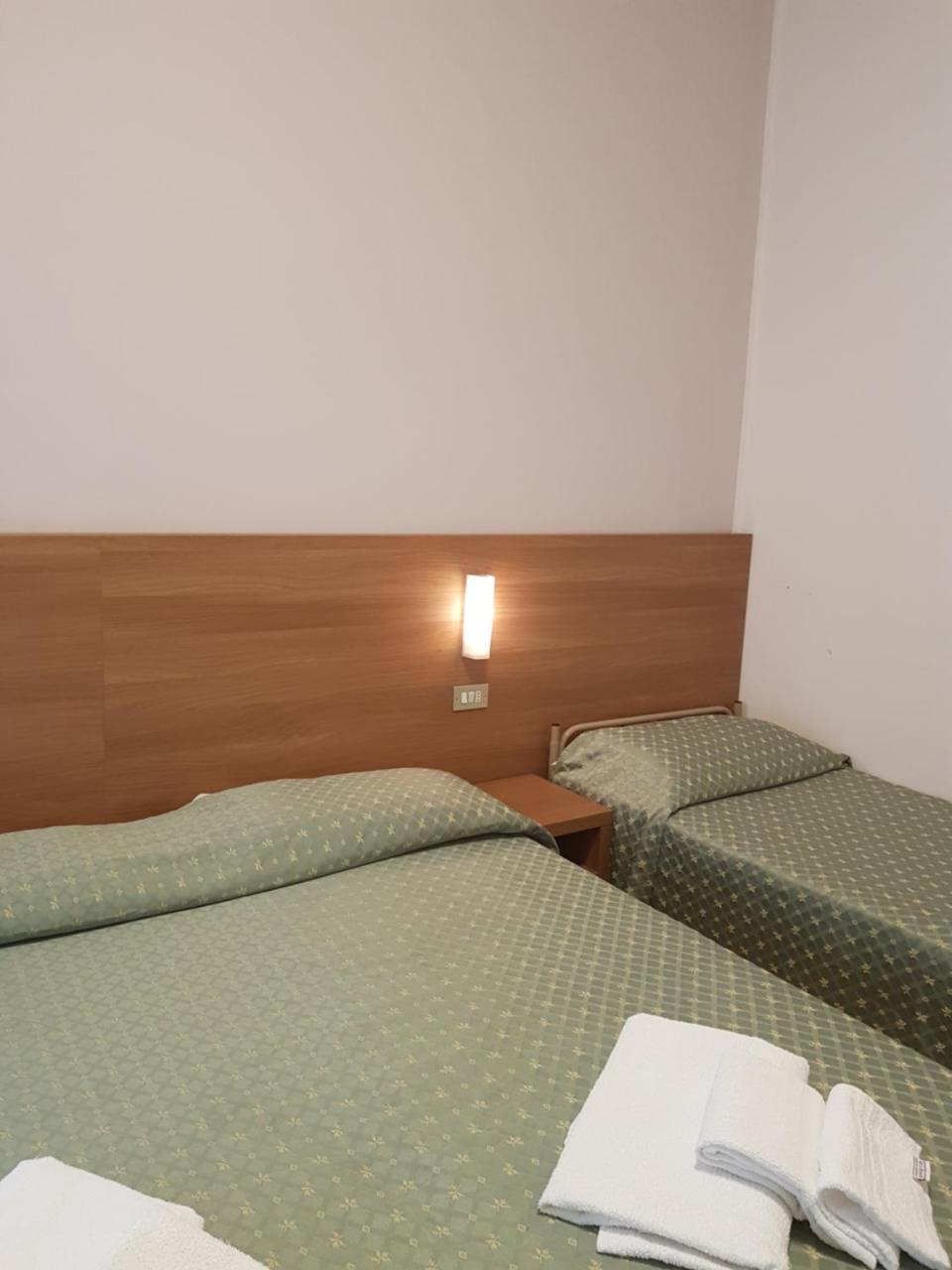 Hotel De La Plage Римини Екстериор снимка