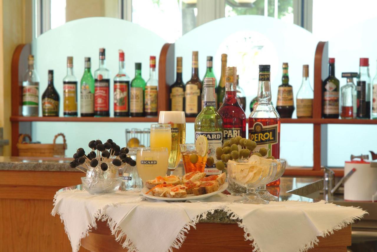 Hotel De La Plage Римини Екстериор снимка