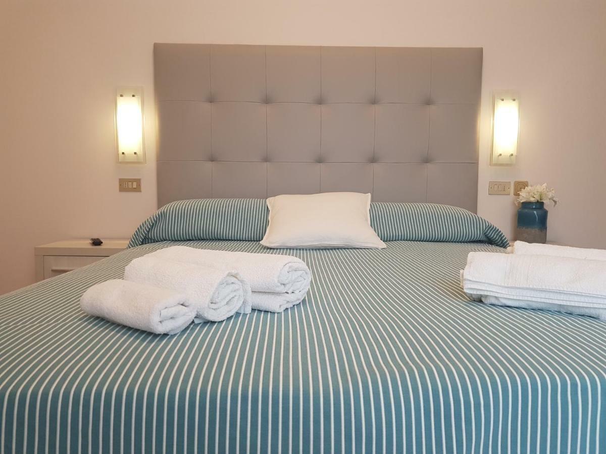 Hotel De La Plage Римини Екстериор снимка