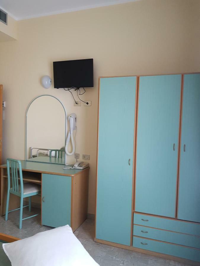 Hotel De La Plage Римини Екстериор снимка